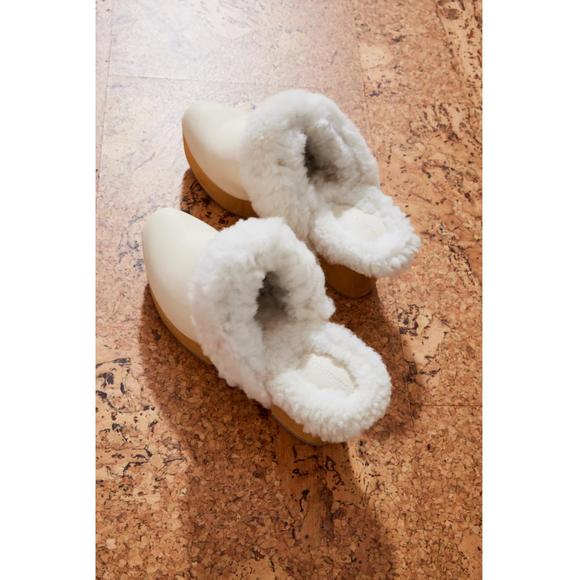 NEW MISHA & PUFF women's pillow shearling clog in string - Picture 3 of 4